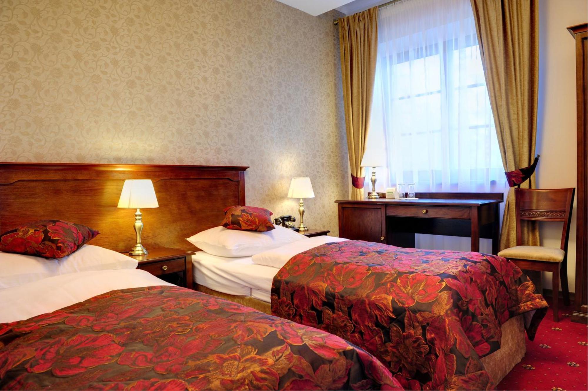 Hotel Kazimierski Zdroj Яновєц Екстер'єр фото