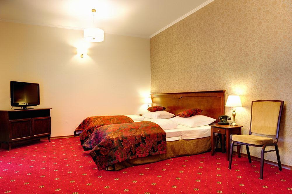 Hotel Kazimierski Zdroj Яновєц Екстер'єр фото